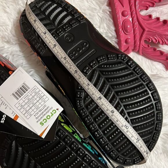 Crocs Classic Disney Clog Rainbow Celebration - Picture 5 of 14